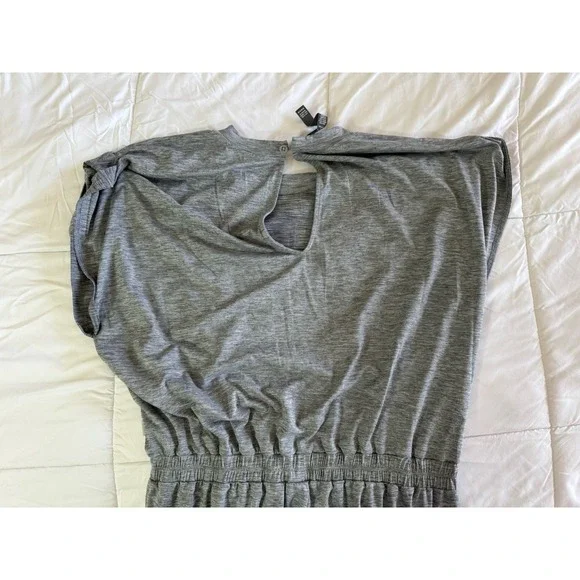 Vuori All Day Jumpsuit Short Sleeve Jumpsuit In Grey Size Large Short Sleeve - Picture 6 of 7